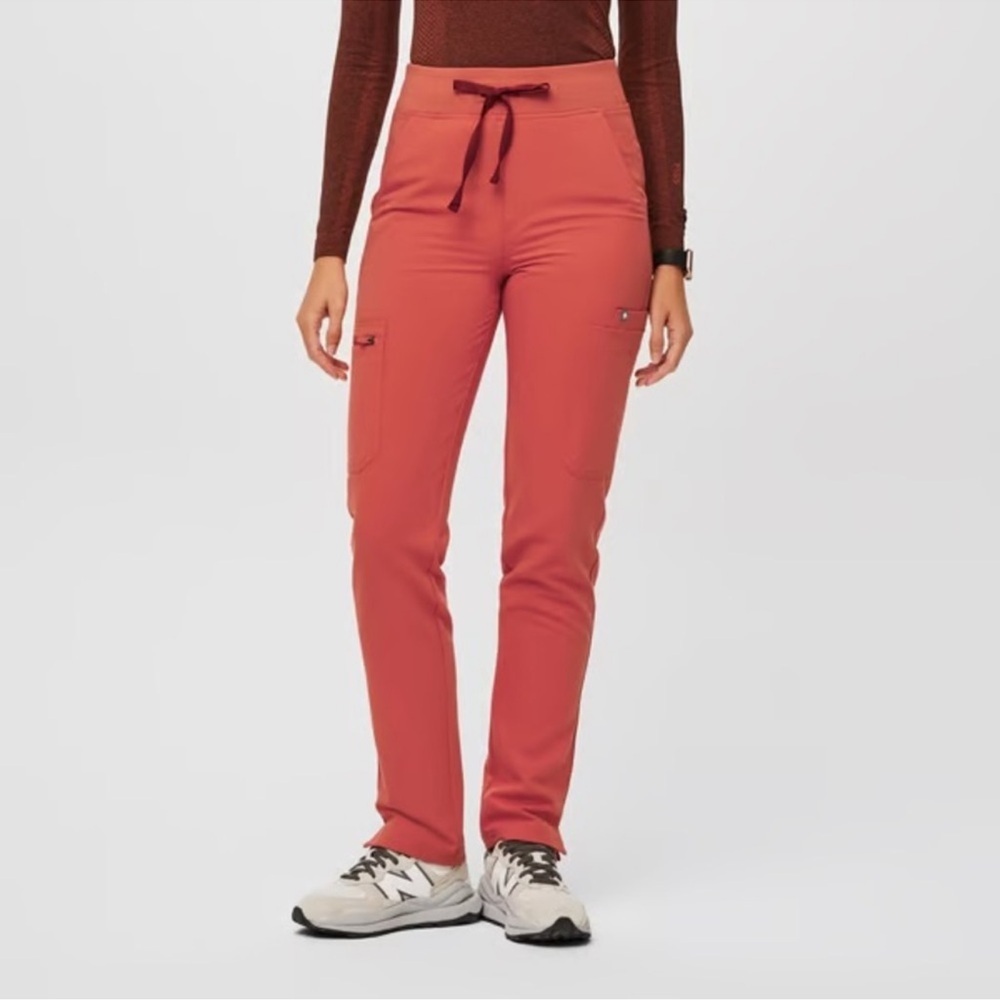 Figs Yoga Yola women’s pants in Clay